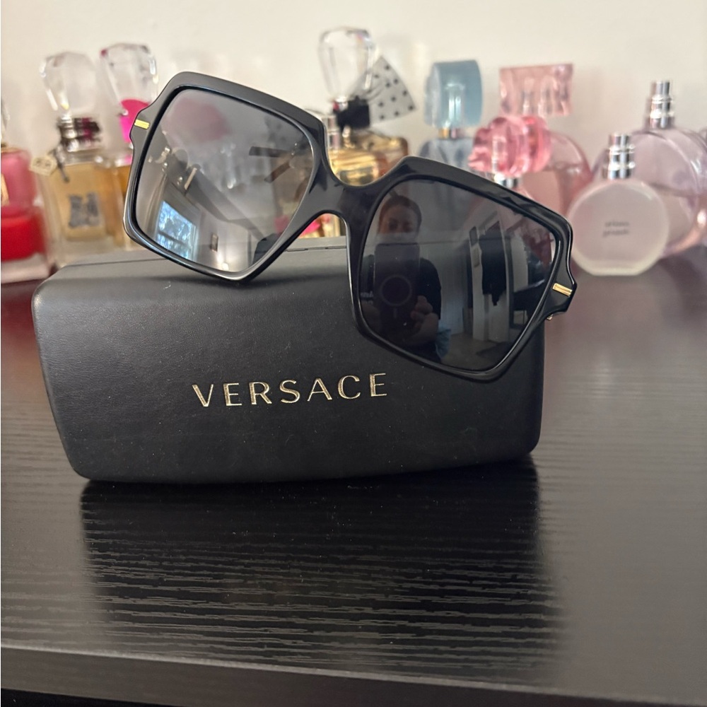 ‼️SOLD‼️Versace Black Square Sunglasses